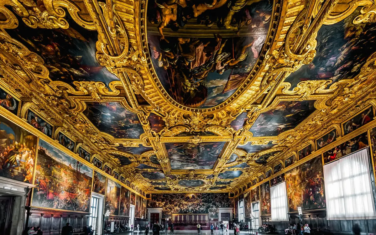 The gold mosaic ceiling inside St Mark&rsquo;s Basilica