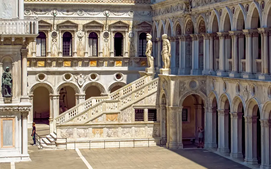 The courtyard of the Doge&rsquo;s Palace in Venice