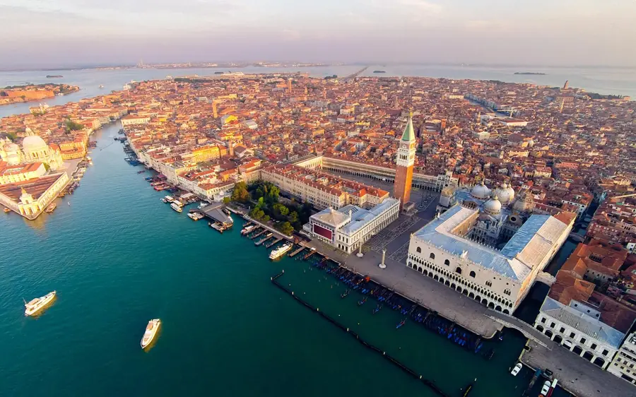 The waterfront of the Doge&rsquo;s Palace seen from the lagoon