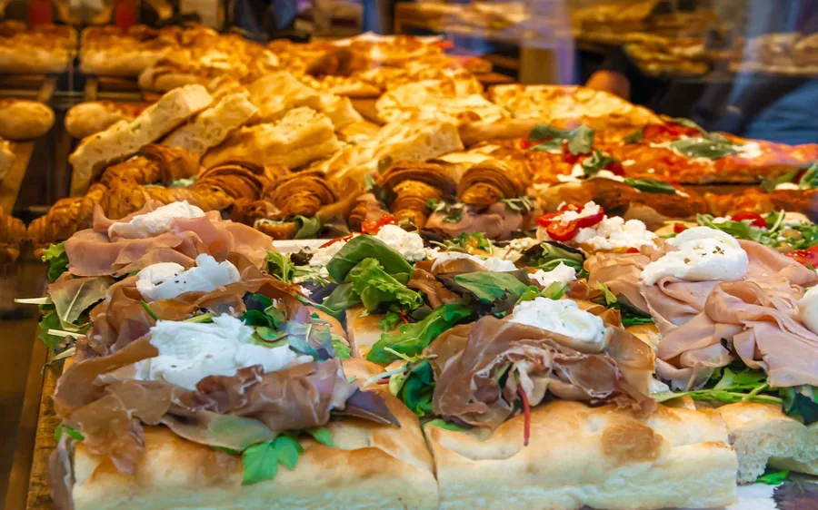 Glasses of wine and cicchetti on a bàcaro counter
