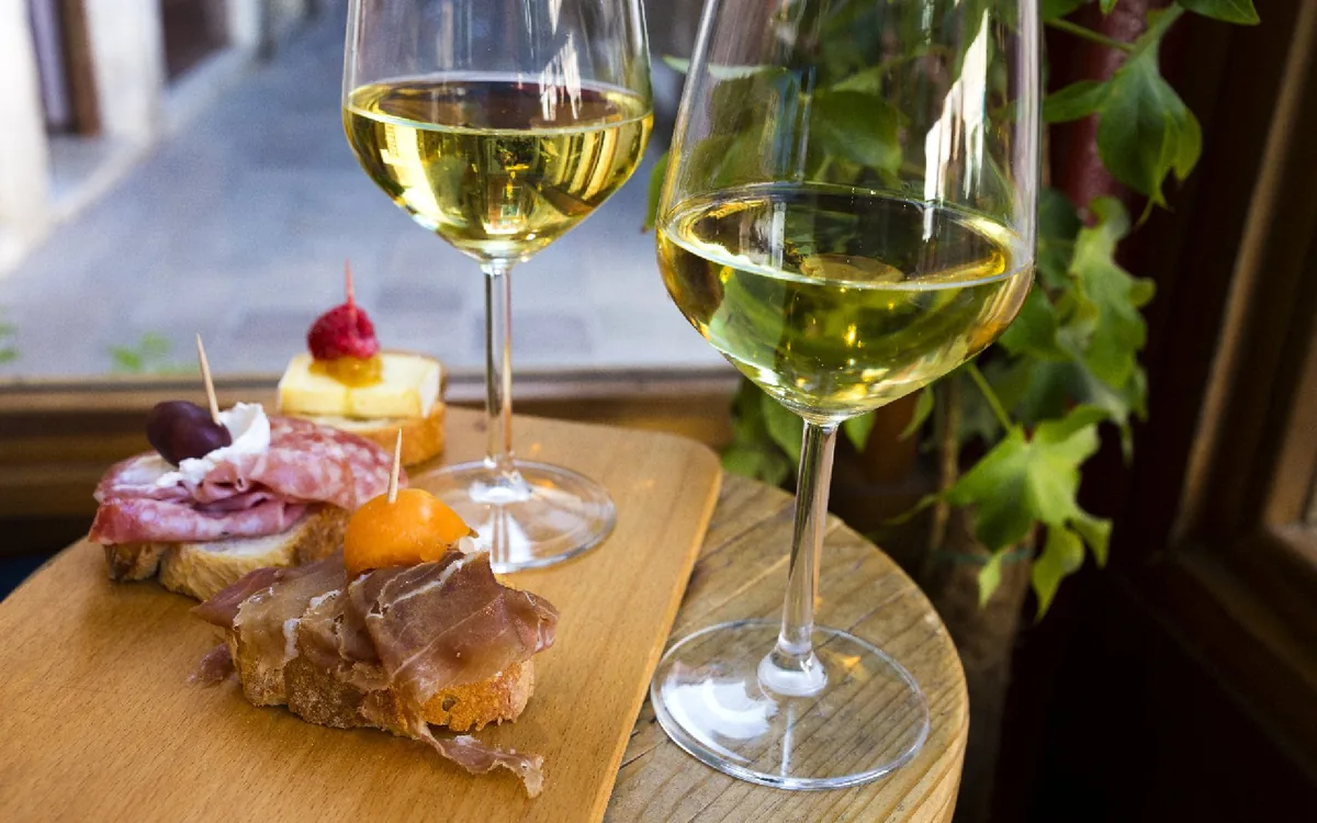 Glasses of wine and cicchetti on a b&agrave;caro counter in Venice